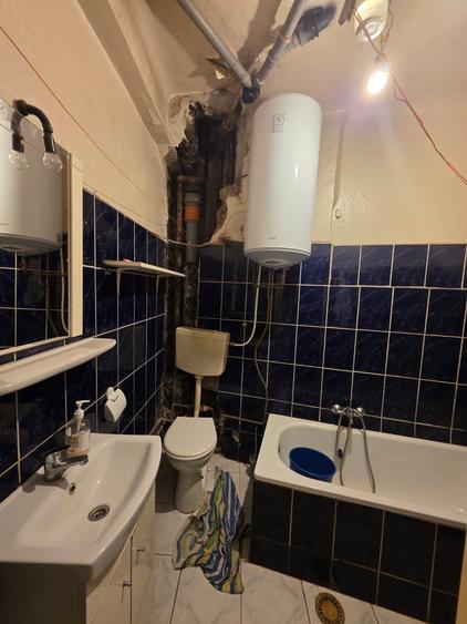 Apartament cu 3 camere semidecomandat în Unirii