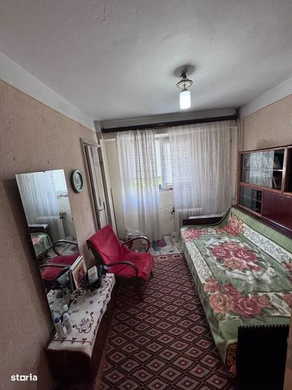 Apartament cu 3 camere în Uiești