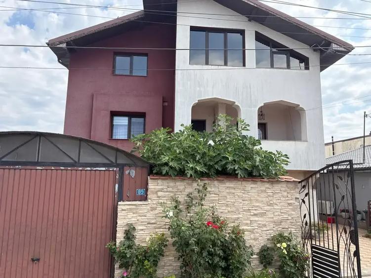 Casă individuală cu 7 camere cu Canalizare în Dărăști-Ilfov