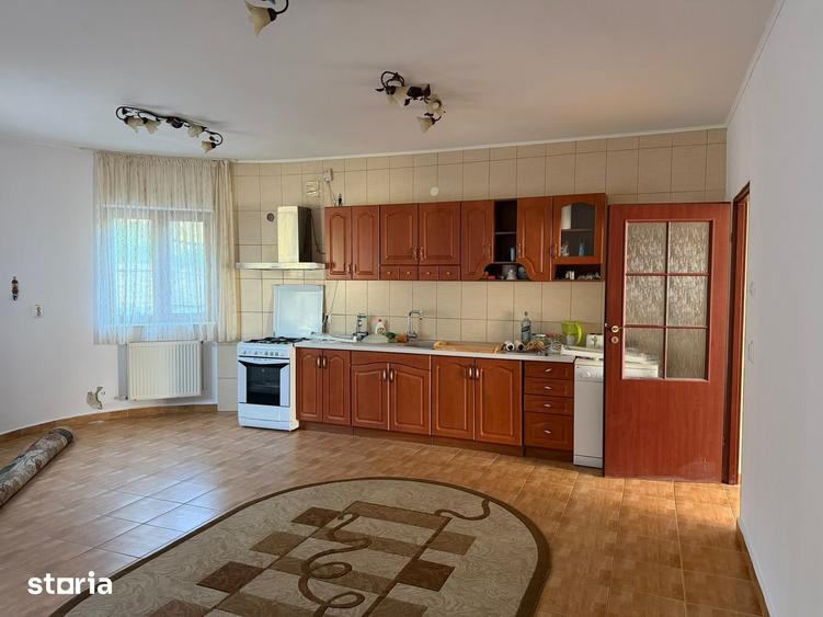 Casă cu 7 camere cu Teren 1000 Mp în Miroslava