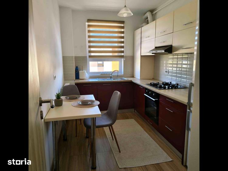 Apartament cu 2 camere decomandat în Tractorul