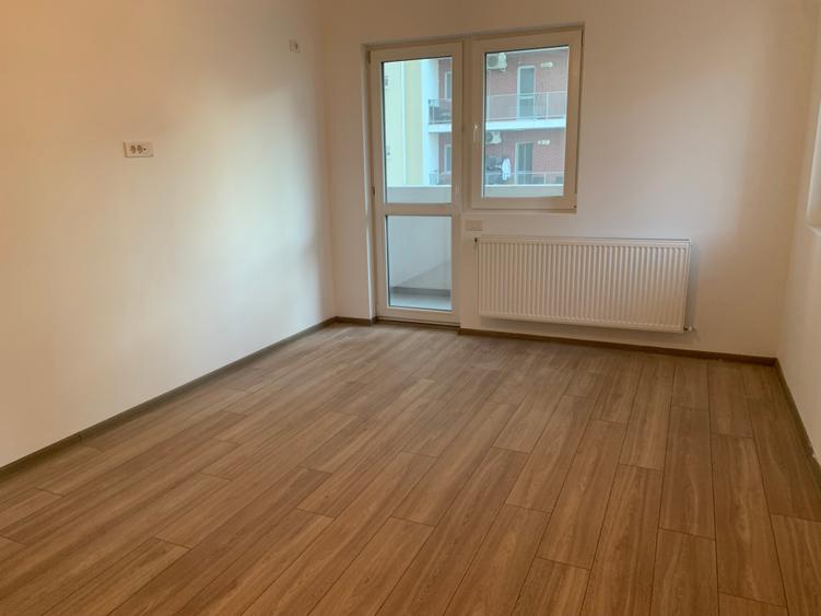 Apartament cu 3 camere decomandat în Berceni