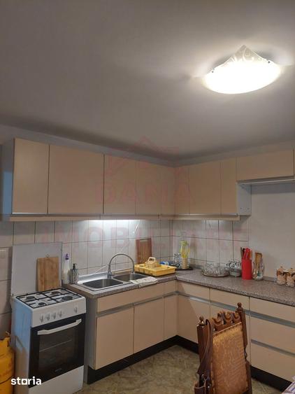 Casă cu 5 camere cu Teren 1100 Mp în Zăvoi