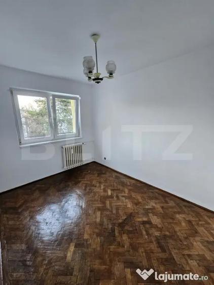 Apartament cu 4 camere decomandat în Central