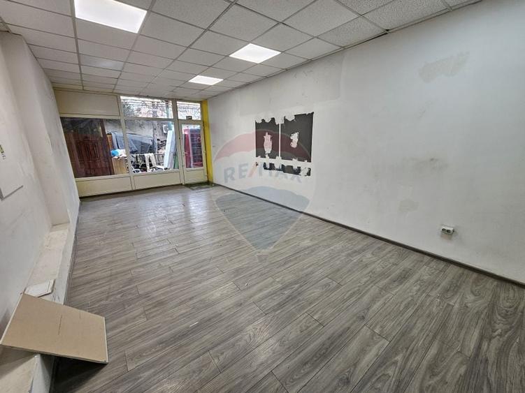 Spațiu comercial, de 45 mp, în Titan