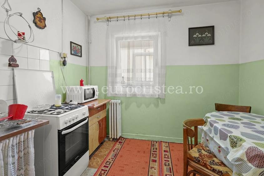 Apartament cu 3 camere decomandat în Central
