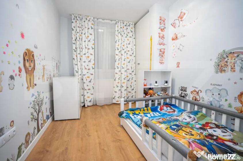 Apartament cu 4 camere decomandat în Central