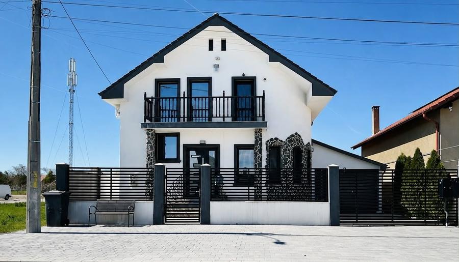Casă cu 4 camere cu Teren 300 Mp în Zimandcuz