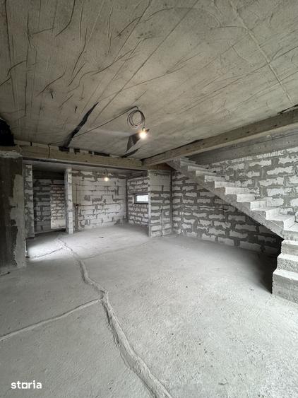 Casă cu 5 camere cu Teren 445 Mp în Cumpăna