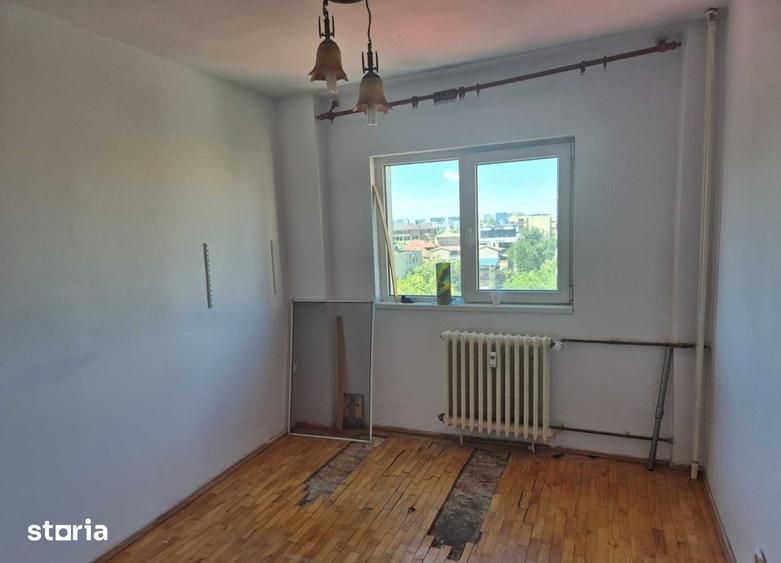 Apartament cu 4 camere decomandat în Tei
