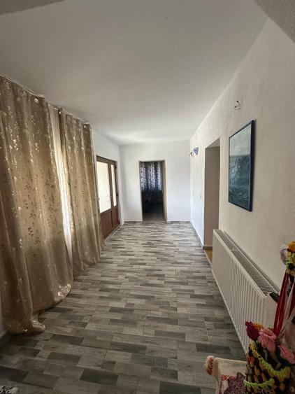 Casă cu 3 camere în Semlac
