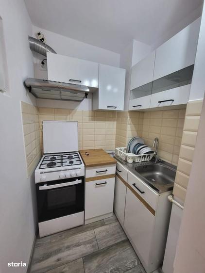 Garsonieră decomandată în Decebal