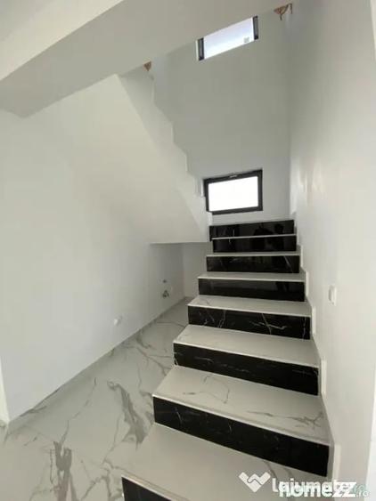 Casă cu 7 camere cu Teren 412 Mp în Central