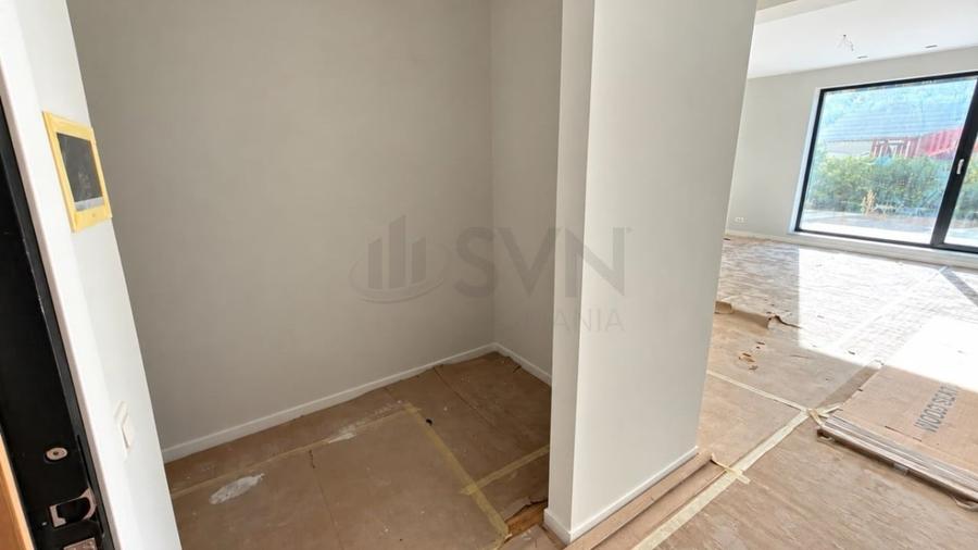 Apartament cu 5 camere decomandat în Băneasa