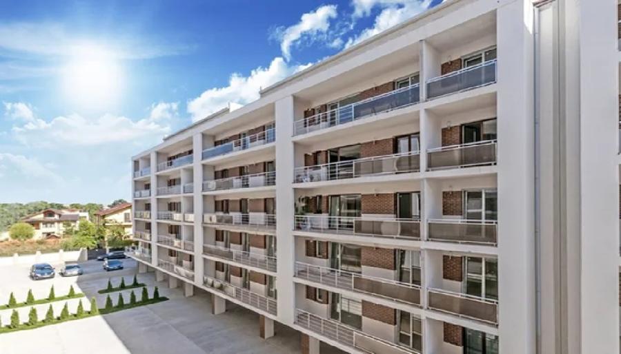 Apartament cu 3 camere semidecomandat, mobilat în Băneasa