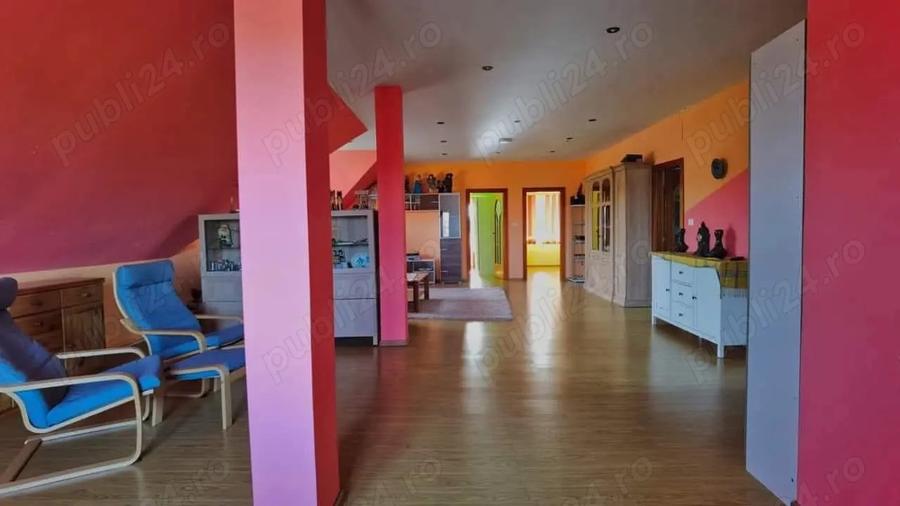 Casă cu 6 camere cu Teren 647 Mp în Central