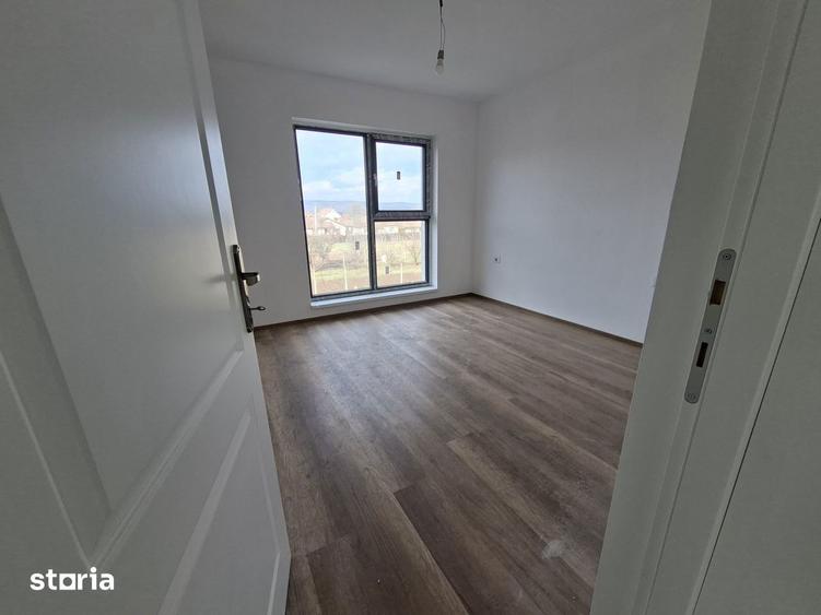 Casă cu 5 camere cu Teren 250 Mp în Micești