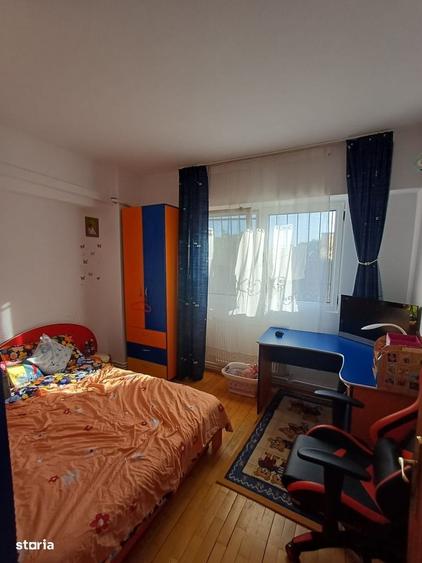 Apartament cu 3 camere decomandat în Republicii