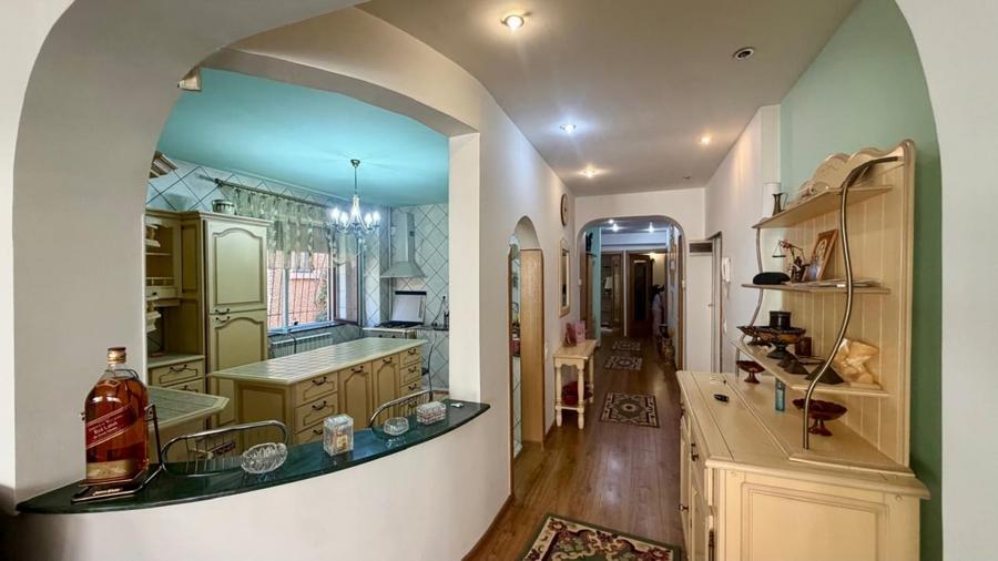 Apartament cu 3 camere decomandat în Dorobanți
