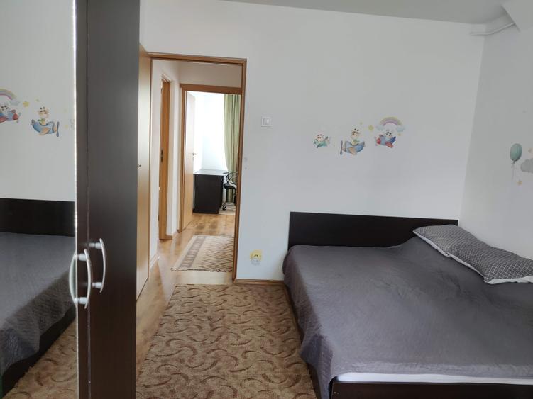 Apartament cu 3 camere semidecomandat în Drumul Taberei