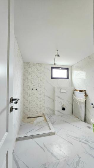 Apartament cu 3 camere semidecomandat în Matei Voievod