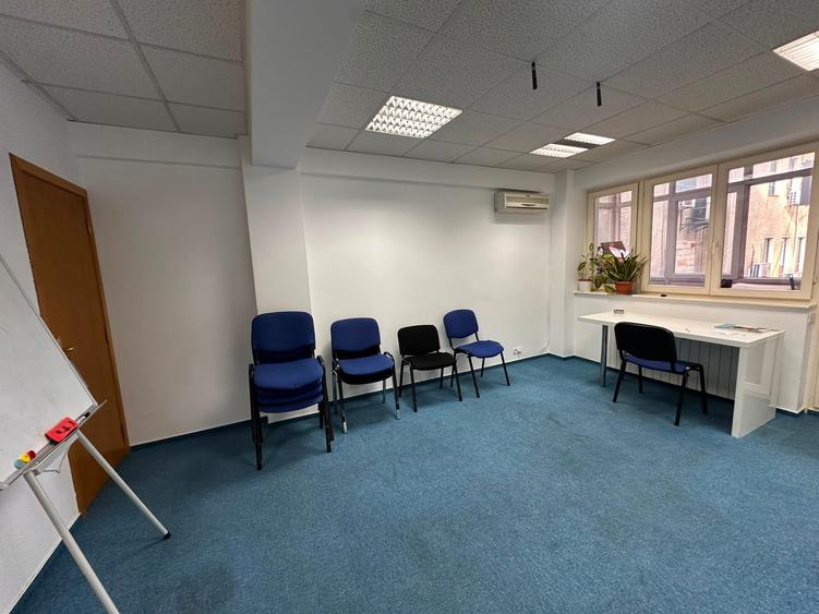 Apartament cu 4 camere decomandat în Primăverii