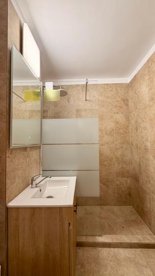 Apartament cu 3 camere semidecomandat în 1 Mai