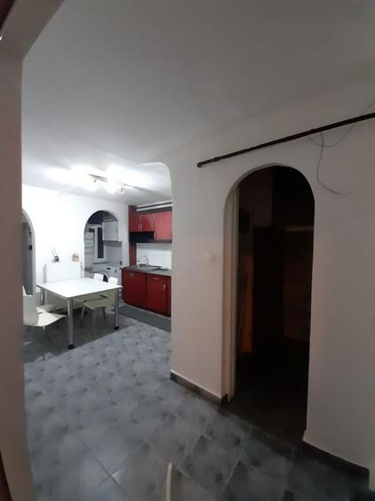 Apartament cu 3 camere decomandat în Exterior Vest