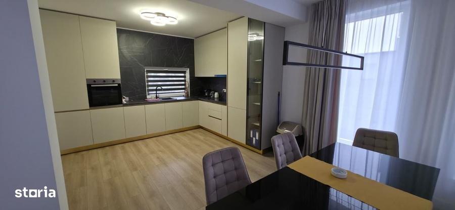 Casă cu 3 camere cu Teren 400 Mp în Central