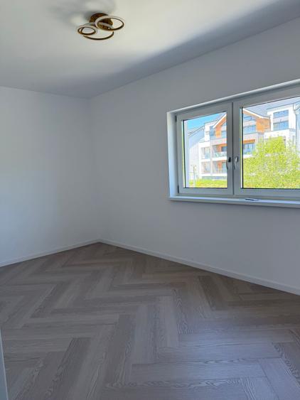 Apartament cu 3 camere decomandat în Cristian