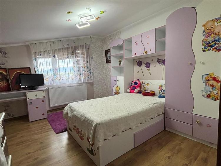 Duplex cu 5 camere cu Teren 426 Mp în Arhitecților - Calea Cisnădiei