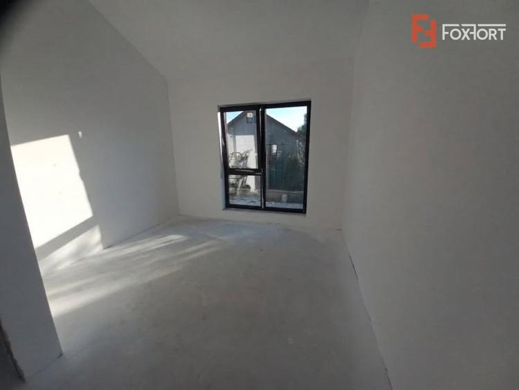 Duplex cu 5 camere cu Canalizare în Ghiroda