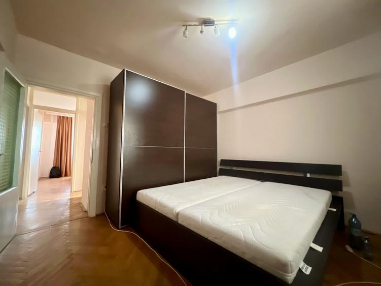Apartament cu 3 camere decomandat, mobilat în Lipovei