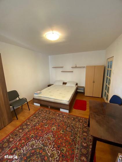 Apartament cu 3 camere decomandat în Între Lacuri