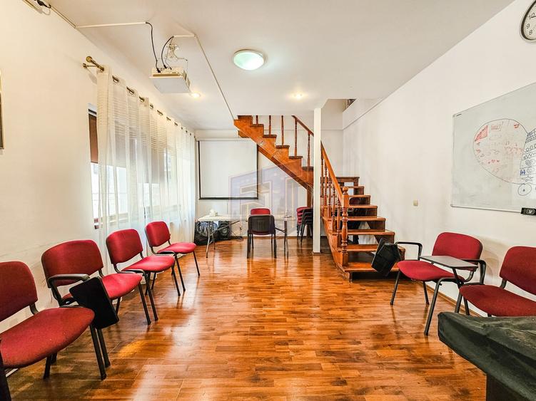 Apartament cu 3 camere decomandat, mobilat în P-ța Alba Iulia