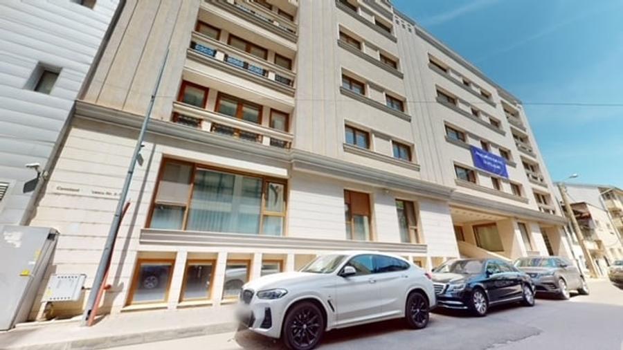 Apartament cu 3 camere decomandat în P-ța Dorobanți