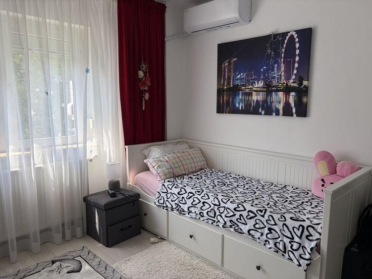 Apartament cu 3 camere decomandat în Sud