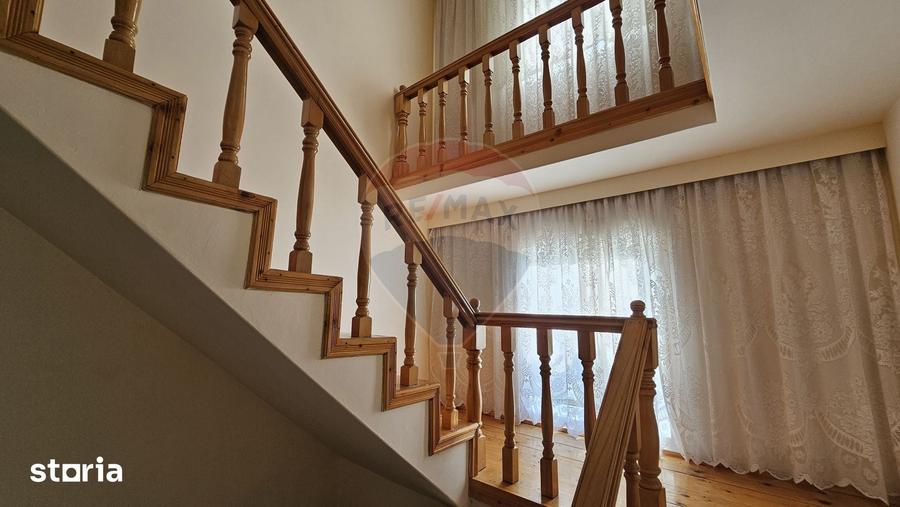 Casă cu 5 camere cu Teren 2078 Mp în Baia