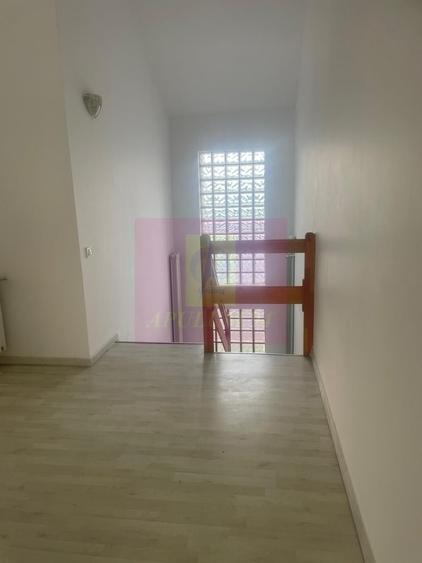 Casă cu 5 camere în Berceni