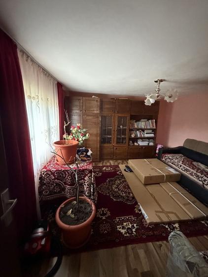 Casă cu 4 camere în Șișești