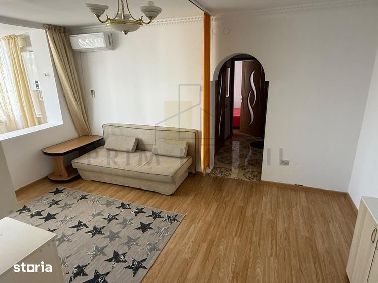Apartament cu 3 camere în Podu Roș