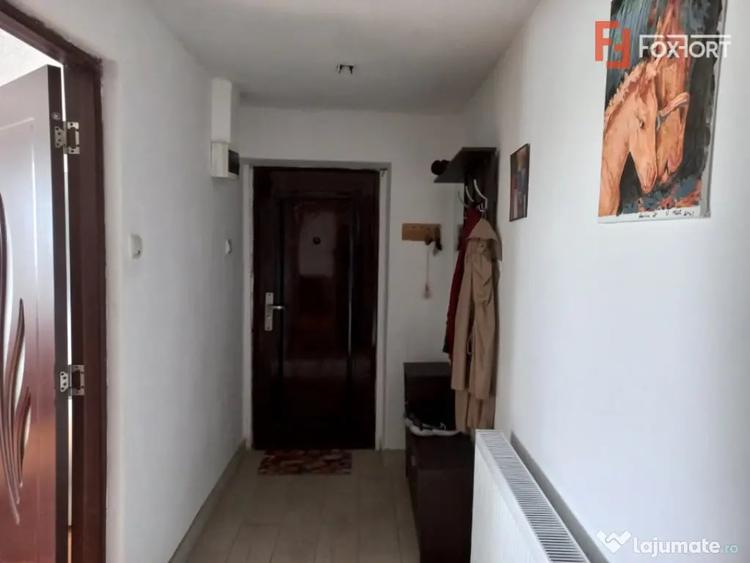 Apartament cu 2 camere decomandat în Remetea Mare