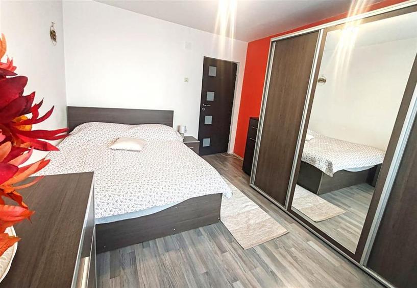 Apartament cu 3 camere circular, mobilat în Astra