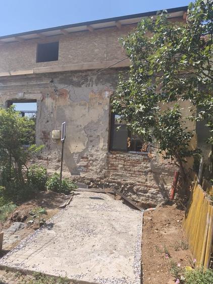 Casă cu 4 camere în Exterior Vest