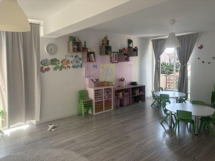 Casă cu 10 camere în Drumul Sării