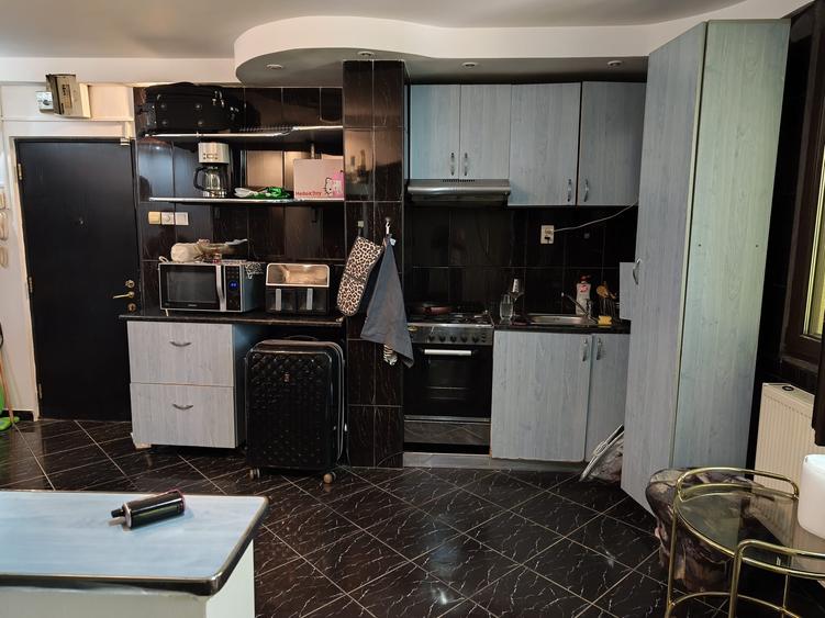 Apartament cu 3 camere decomandat în Drumul Taberei