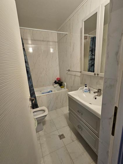 Casă individuală cu 7 camere cu Teren 250 Mp în Andronache