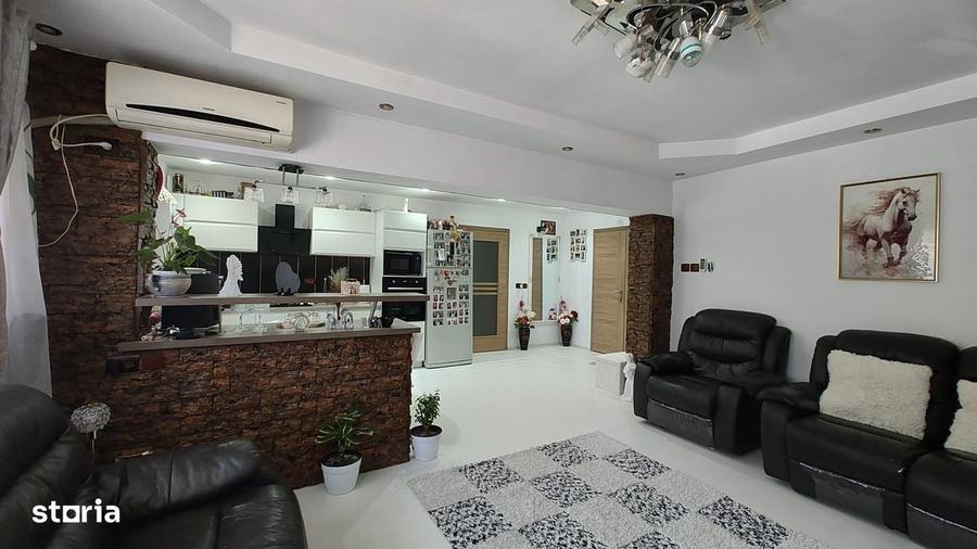 Apartament cu 3 camere decomandat în Decebal