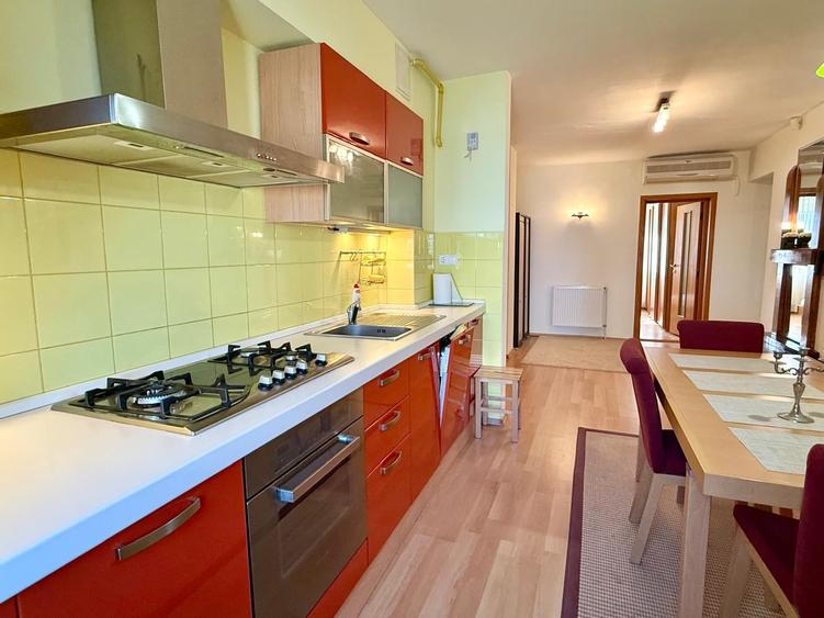 Apartament cu 3 camere decomandat în Cazino