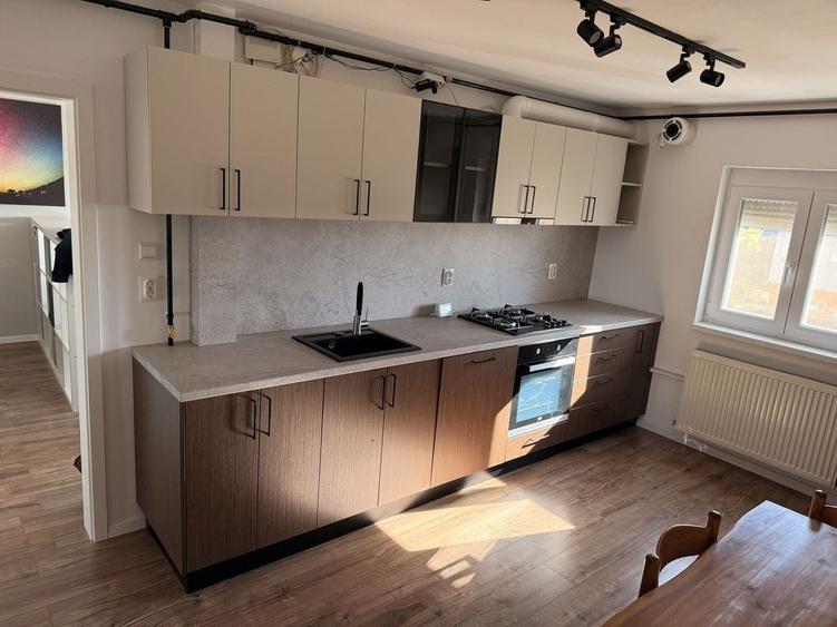 Apartament cu 2 camere decomandat, mobilat în Soarelui
